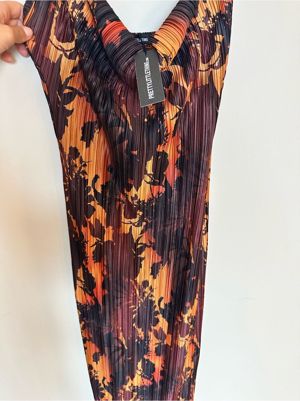 PrettyLittleThing Black & Orange Floral Pleated Maxi Dress